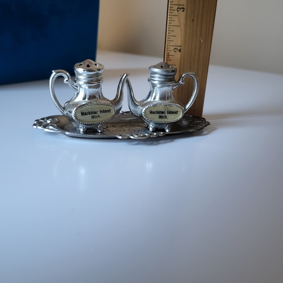 Vintage Cast Metal Mackinac Island Teapot Salt and Pepper Shakers w/ Underplate - Picture 16 of 16